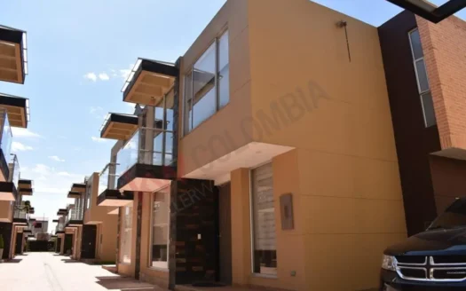 CASA EN VENTA CHIA DE 2 Niveles