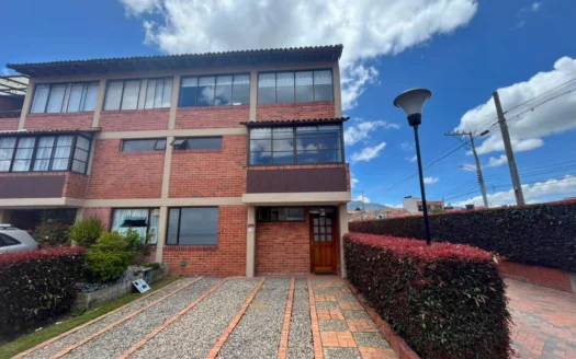 Casa En Venta Remodelada y Esquinera En EL Casco Urbano De Chía