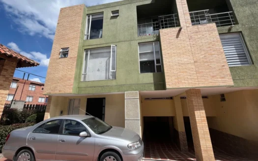 Casa Esquinera de dos parqueaderos en Chía